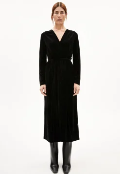 Damen armedangels Jerseykleid Regular Fit aus Samt VERLAAR
