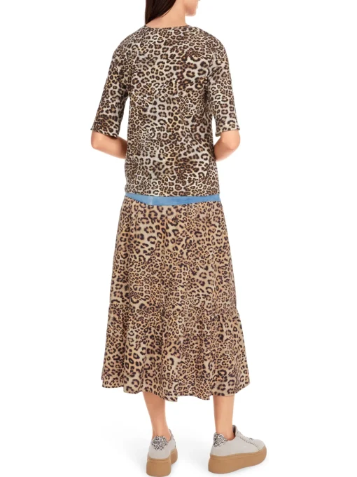 Damen Marc Cain Körpernahes T-Shirt mit Leo-Print