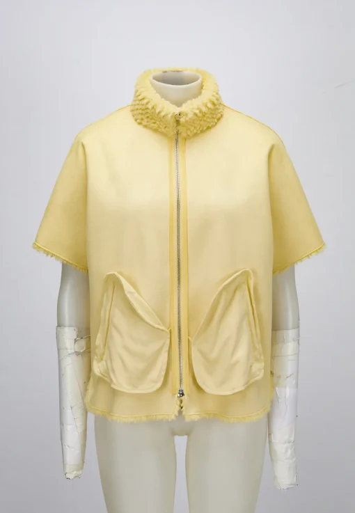 Damen Milestone Kurze Cape-Weste in Fake Pelz