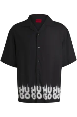 Herren Hugo Red Kurzärmeliges Oversized Hemd mit Smoke-Logo-Print am Saum