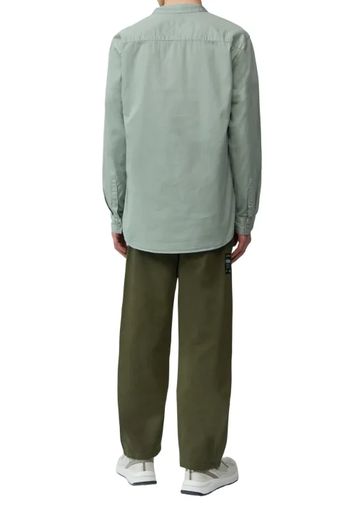 Herren QS Regular Fit: Gewaschenes Stehkragenhemd mit Logo-Stickerei
