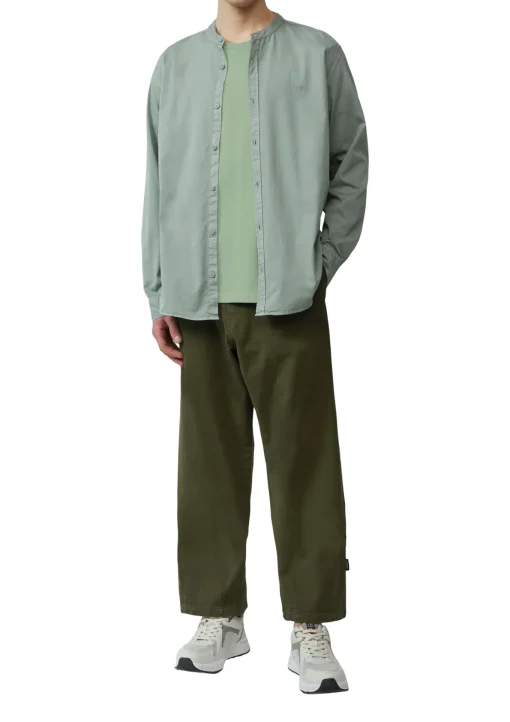 Herren QS Regular Fit: Gewaschenes Stehkragenhemd mit Logo-Stickerei