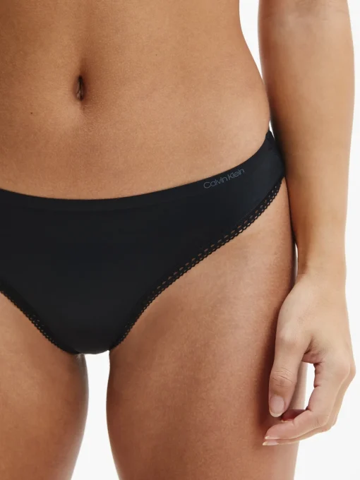 Damen Calvin Klein String Liquid Touch